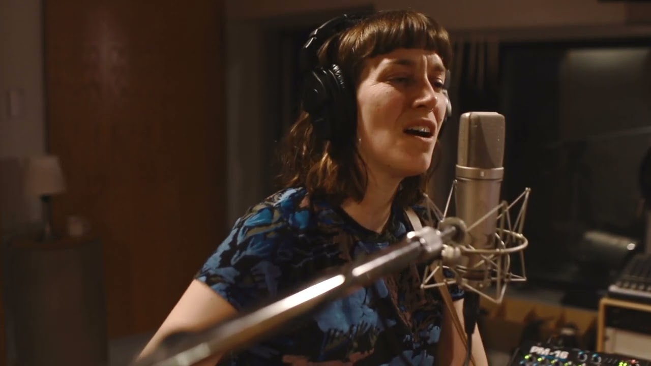 Madeleine Roger - Am I Ever Gonna Love  (live in studio)