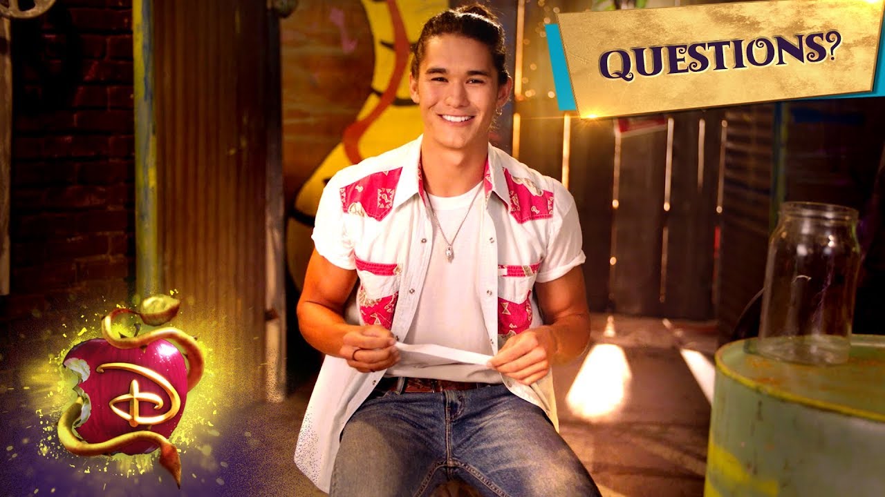 BooBoo Stewart Answers Fan Questions! | Descendants 3