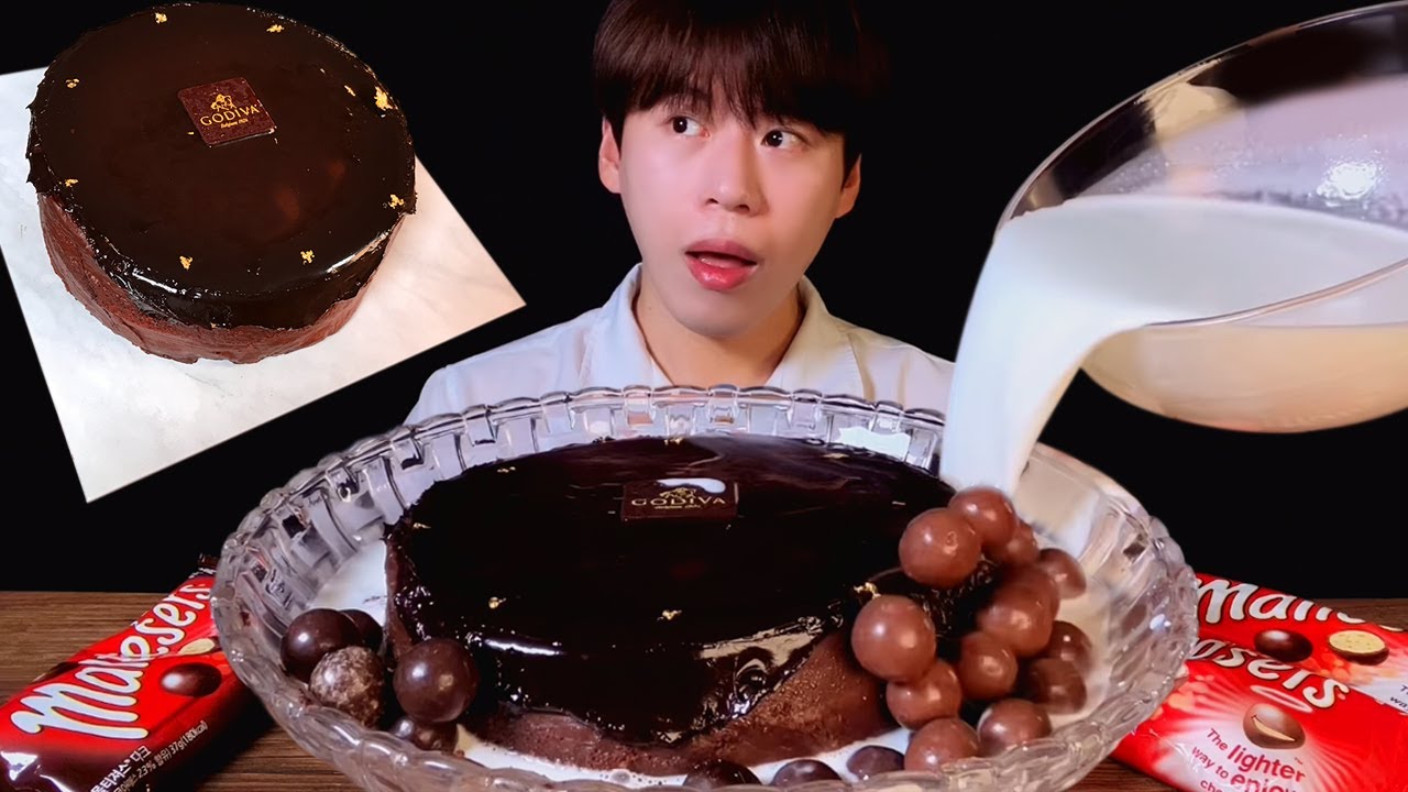 SUB)고디바 다크 초콜릿 케이크 먹방 ASMR 🍫🎂꾸덕한 초코케익에 따뜻한 생크림 부먹! DARK CHOCOLATE CAKE MUKBANG