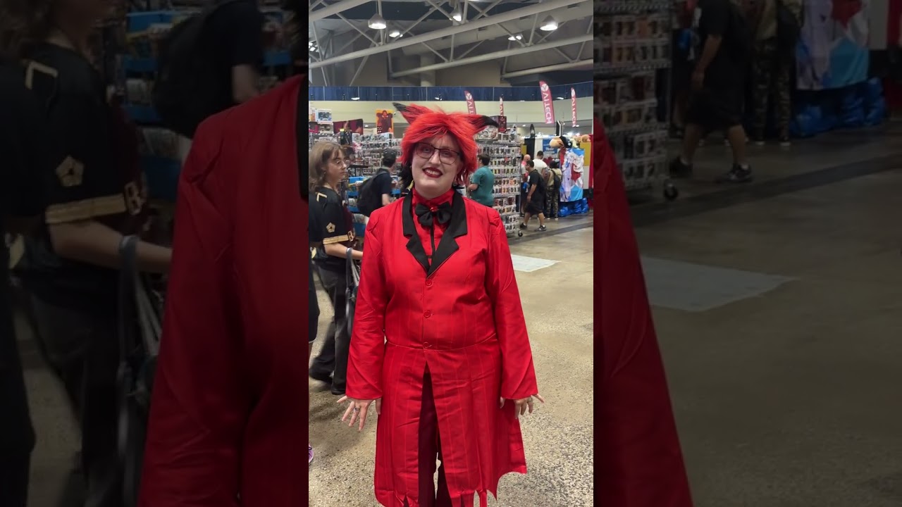 Cosplayers show off their fits at FAN EXPO