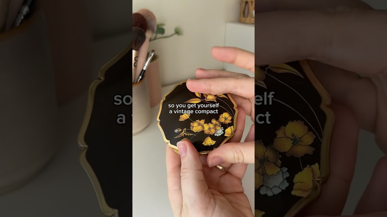 get yourself a vintage makeup compact 🥀