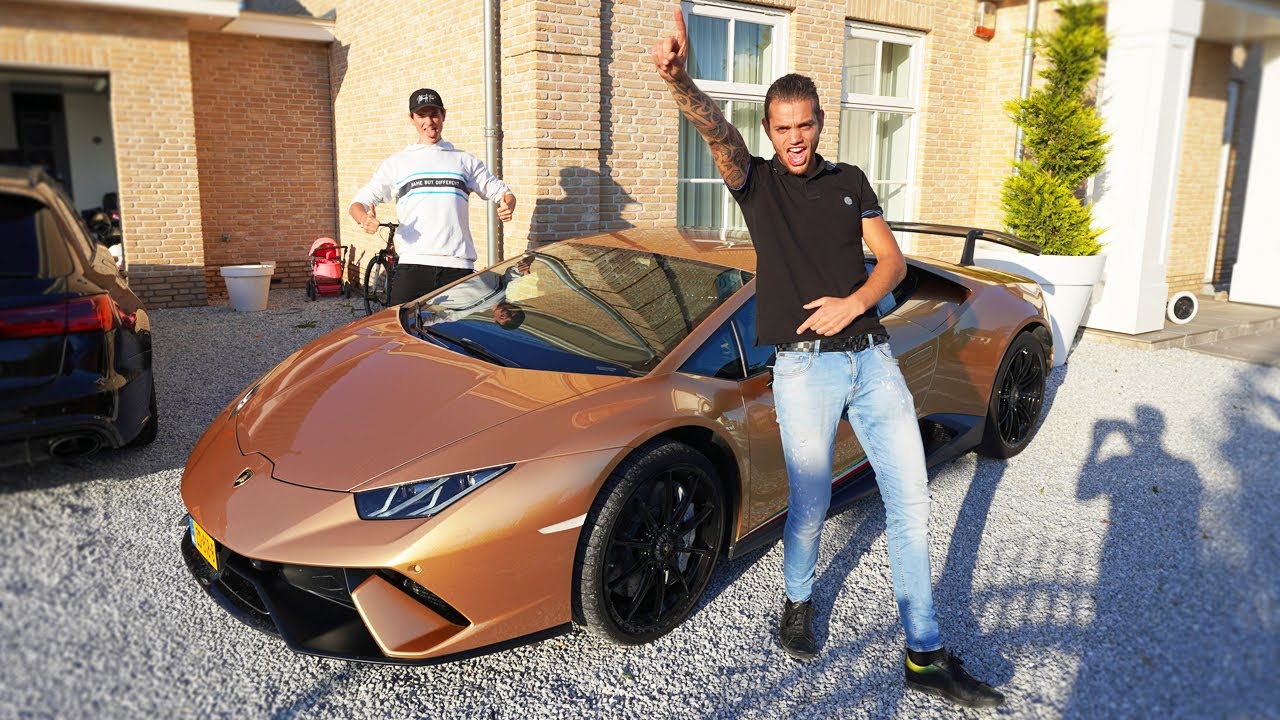 DE HELE DAG CHILLEN IN GOUDEN LAMBO!