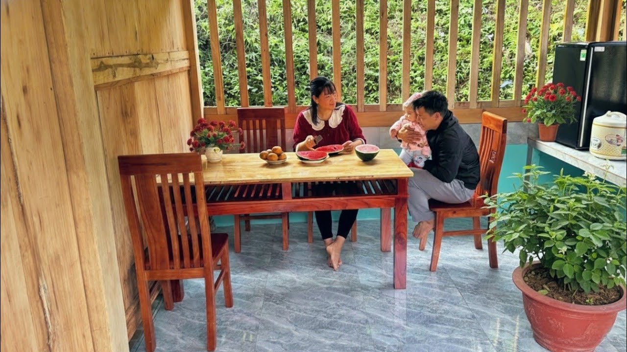 The beautiful kitchen and new dining set surprised and delighted TU even more.