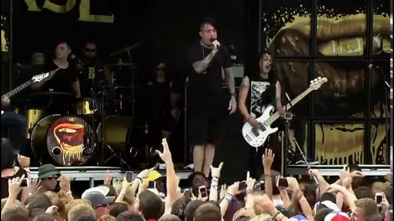 falling in reverse live at Vans Warped Tour
