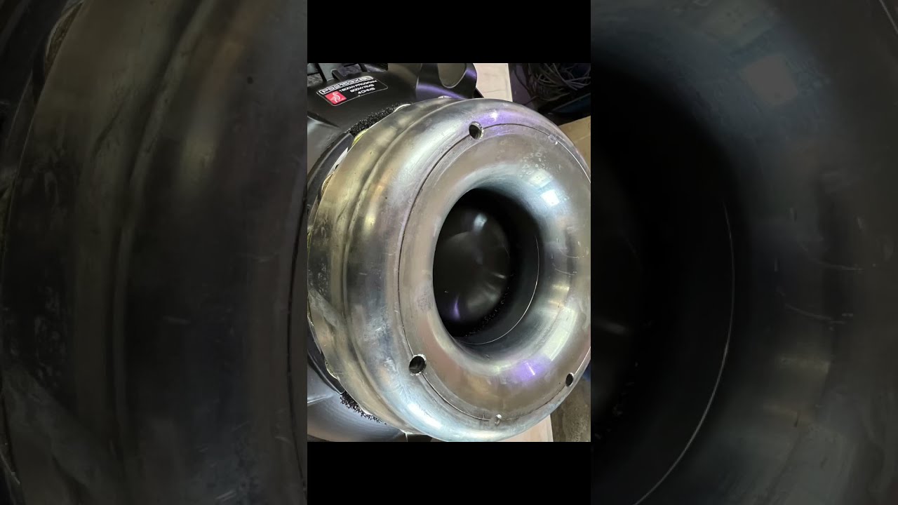 Porkol&aacute;b 21 inch carbon speaker , Tesla valve.