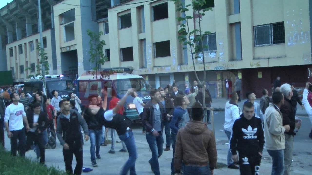 A1 Report - Kupa e Shqiperise, fiton Flamurtari, policia shmang perplasjet me tifozet e Kukesit
