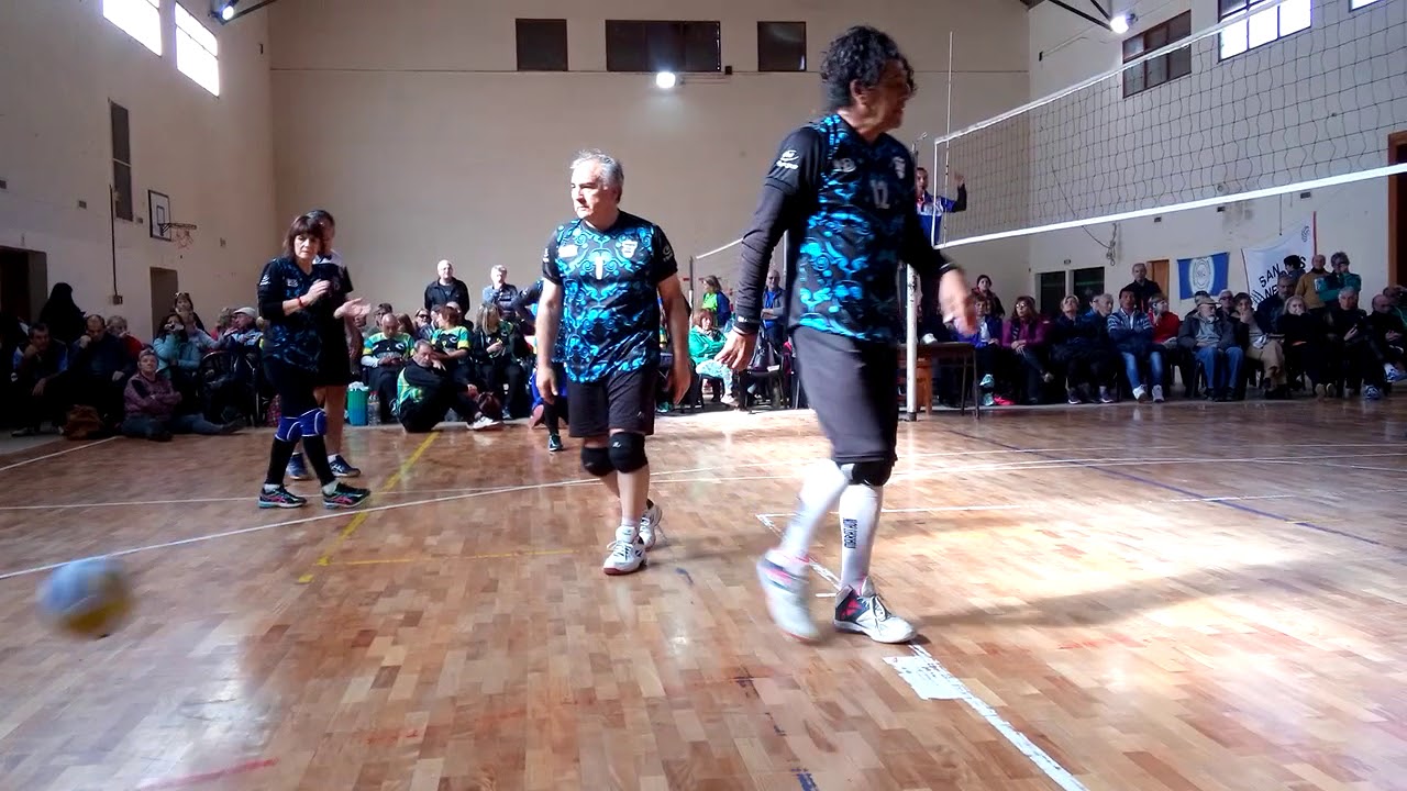 Partido de Newcom adultos mayores
