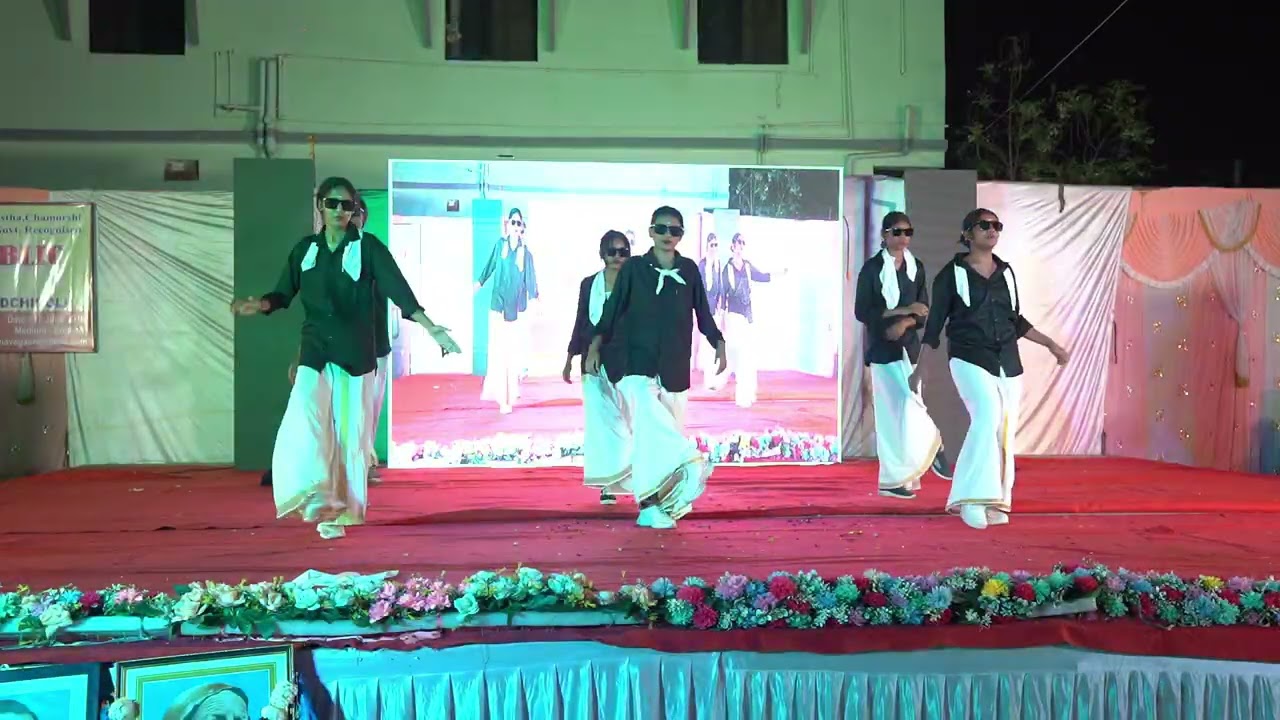 Aarambh 2025–2026 | South Remix Dance Performance by Class 10 Girls | Navjiwan Public School