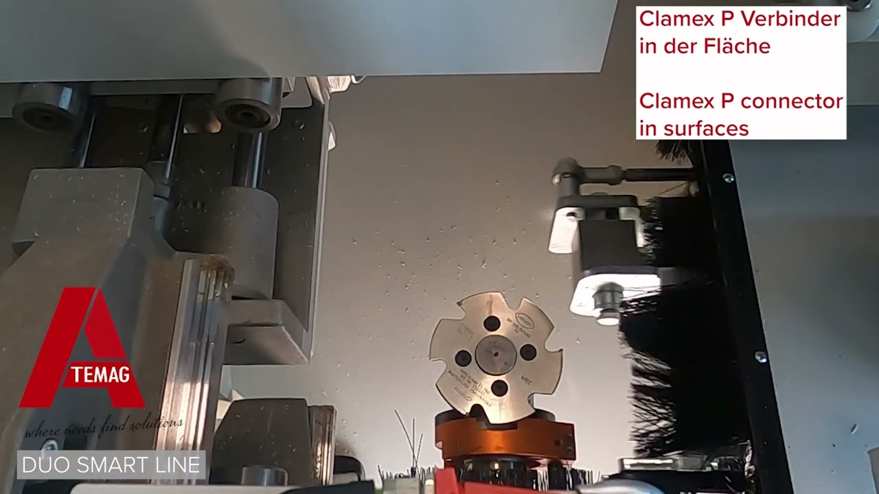 Clamex P Profilnut in der Fläche mithilfe eines Winkelaggregats in einer CNC-Maschine.