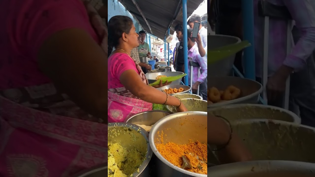 Hospethotel#hospet#food#vijayanagara#foodie#foodlover#ajjehotel#puri#chitraanna#bus#stand#tiffins#