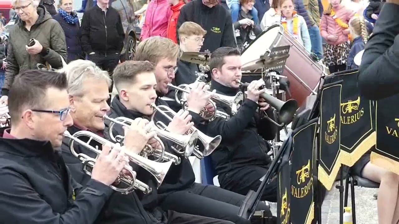 Compilatie Koningsdag 2022 Chr. Brassband Valerius Urk