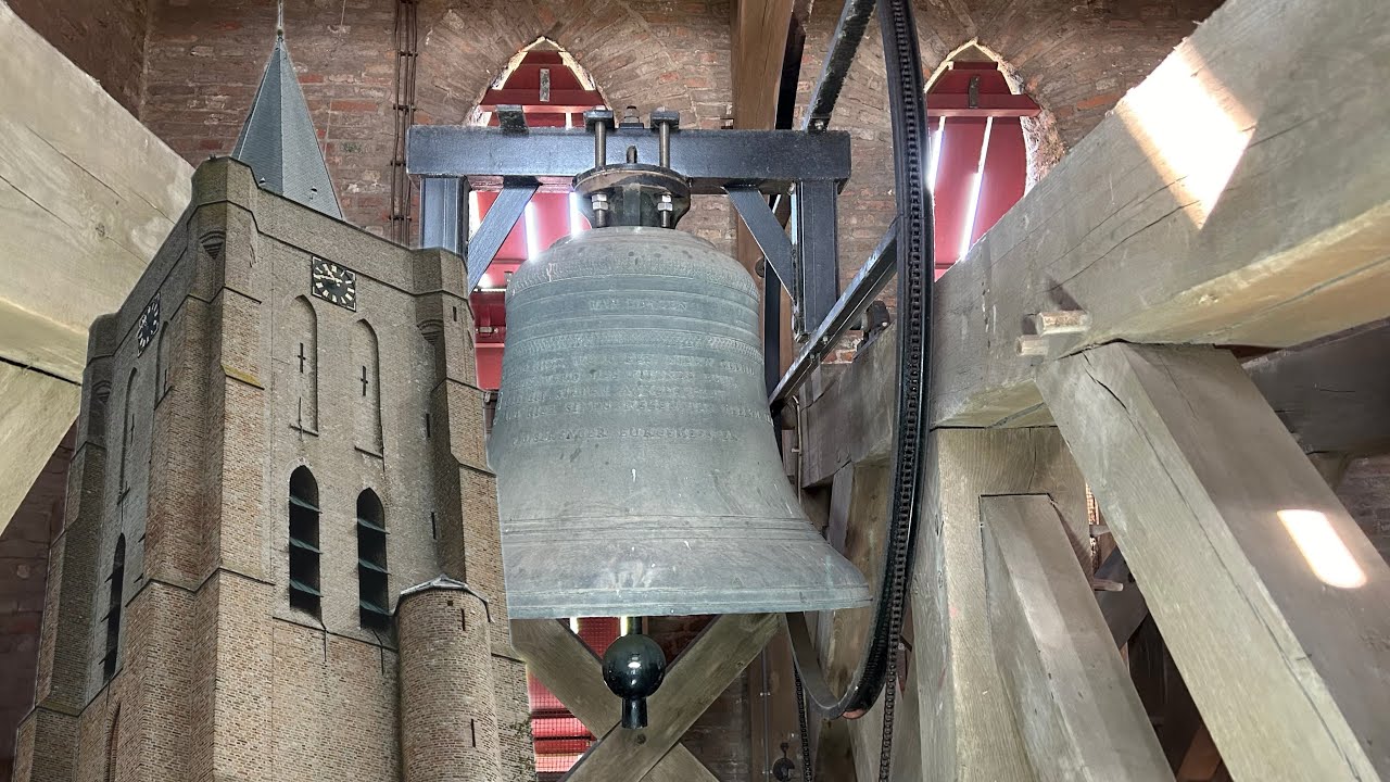 Oostkapelle, kerkklok Dorpskerk