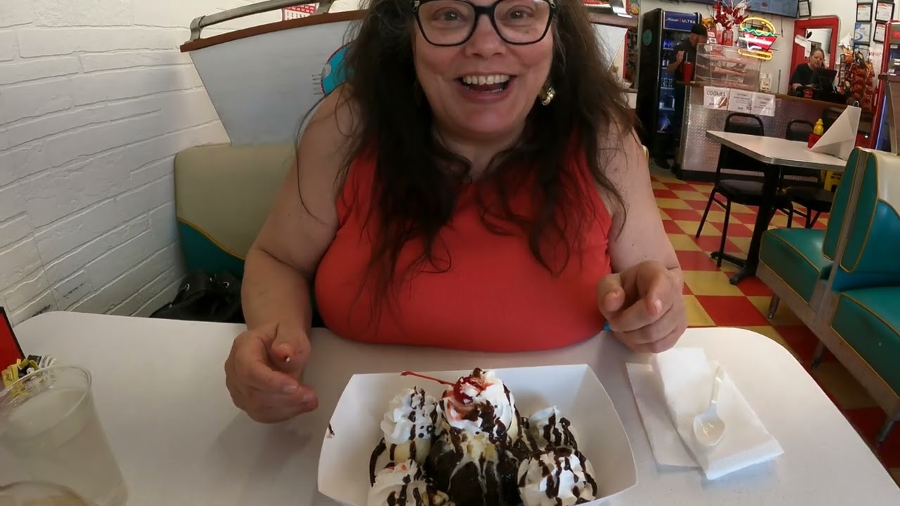 Boxcar Café and Cones / Bryson City NC. / Restaurant REVIEW / Best Places to eat in Bryson City NC.