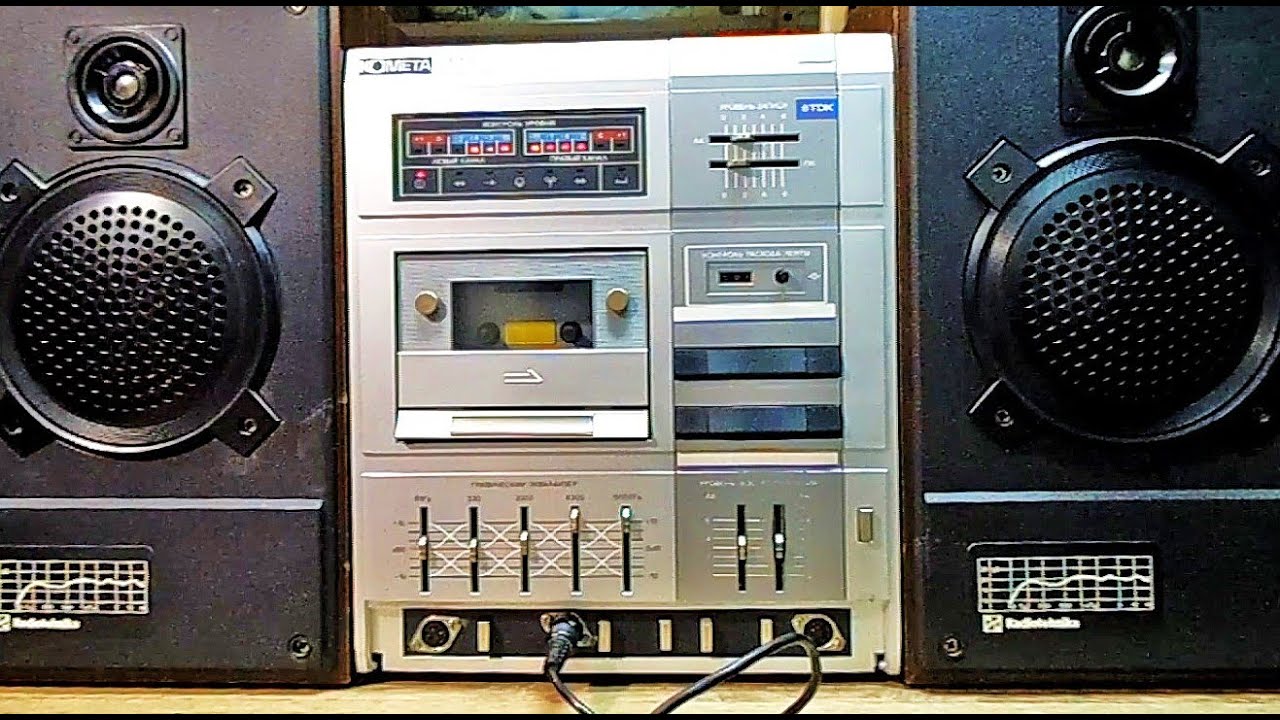 Магнитофон - усилитель низкой частоты Комета 225. 1988 год.