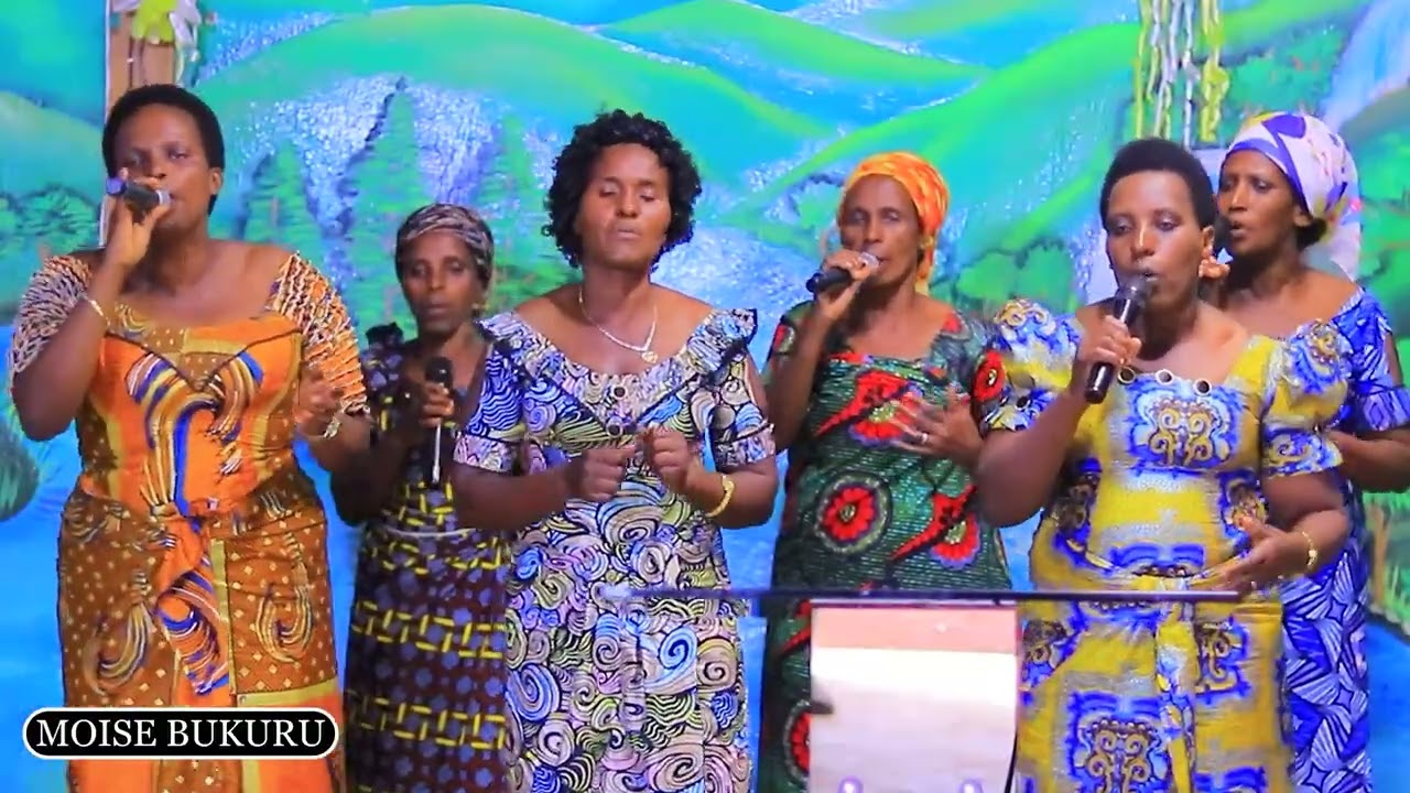 Abaririmbyi baririmbye indirimbo zitwibutsa iwacu  🙌🏾🙌🏾EPCM MUSASA //Habaye umunezero muri noheri 