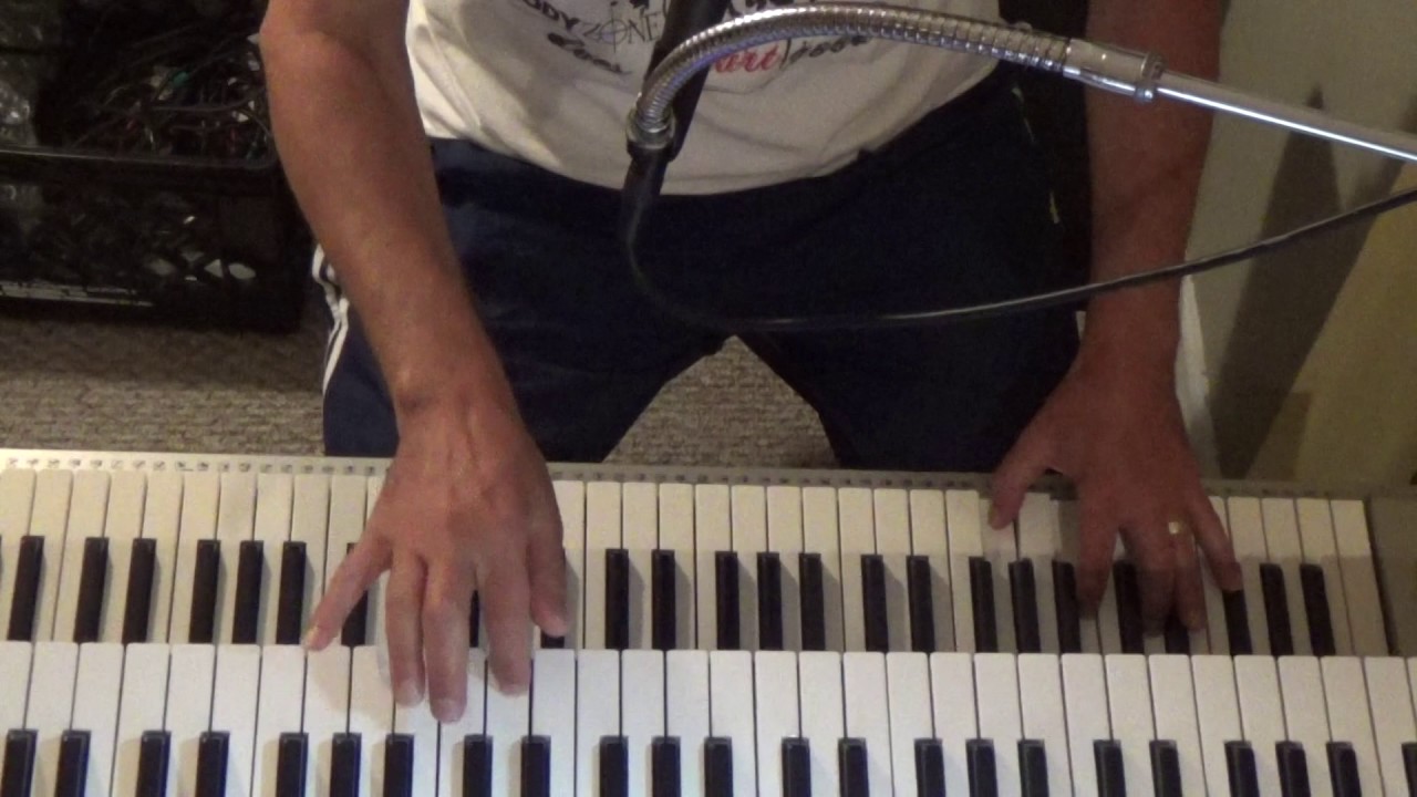 Hello Stranger by Barbara Lewis (organ and vocal tutorial by Lou Mancano)