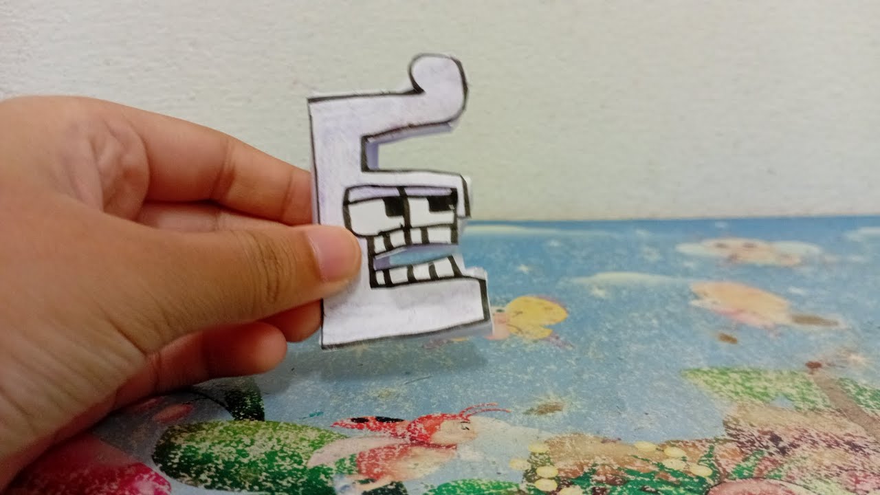Peper craft alphabet lore letter E
