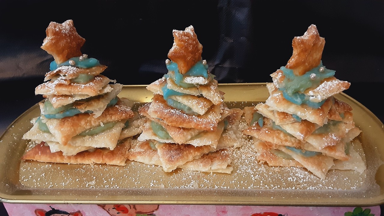 Пол литра молока и Зимние 🎄 ёлочки плюс пампушки. Зимний десерт из слоёного теста с кремом/Desserts.