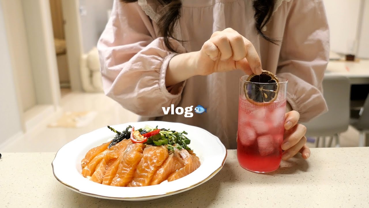 vlog | 퇴근 후 장보기🐟 연어장 만들어서 연어덮밥, 매콤한 순대볶음과 치아바타샌드위치, 작업실 일상, 출근 전 도시락