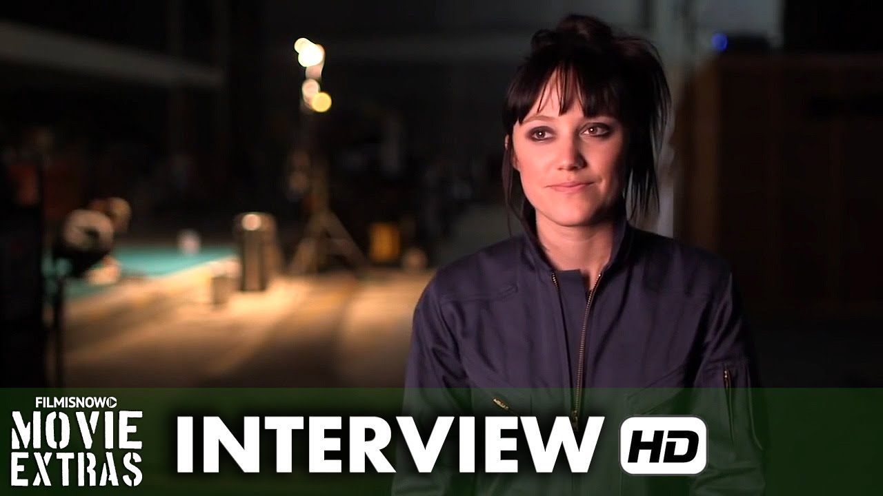The 5th Wave (2015) Behind the Scenes Movie Interview - Maika Monroe is 'Ringer'