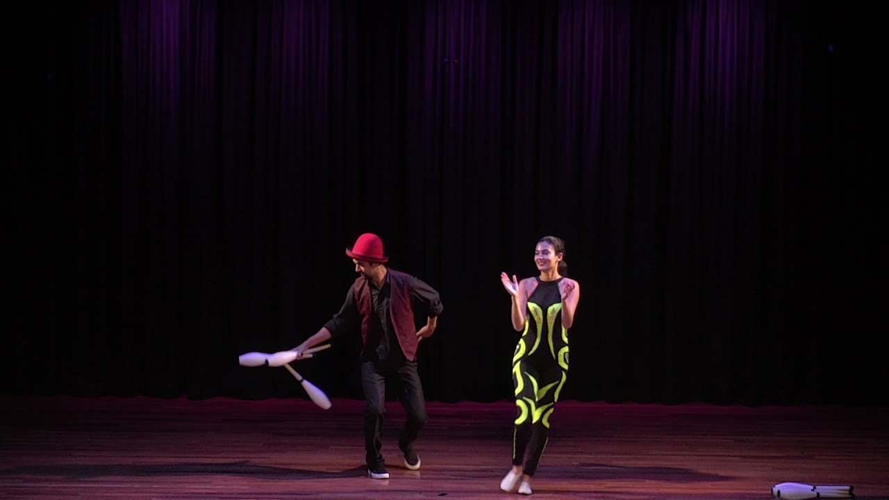 Dúo Kache&Kath: Rutina de Malabares con Clavas