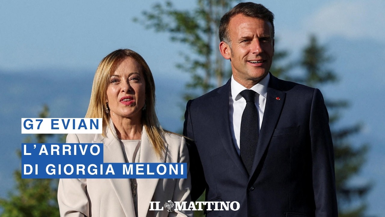 Meloni arriva al G7 Evian, baci sulle guance coi 