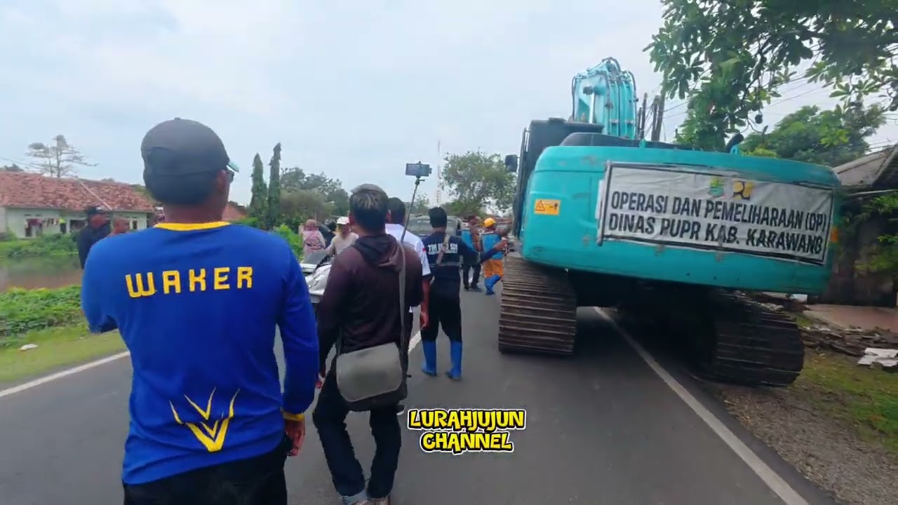 NORMALISASI KALI APUR KAMPUNG SAWAH, LURAH JUJUN Di KERUBUTI EMAK2... . WADIDAW...