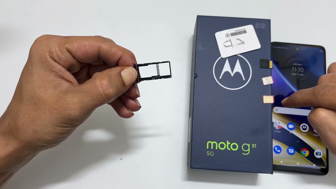 How to insert SIM and microSD card into Motorola Moto G51