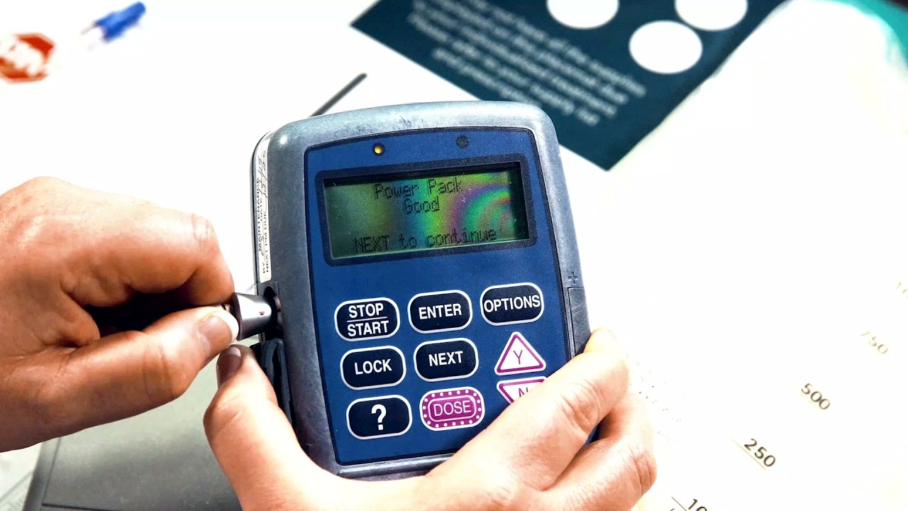 How to Power Your CADD Prizm Pump with Battery & Power Pack (Spanish Subtitles)