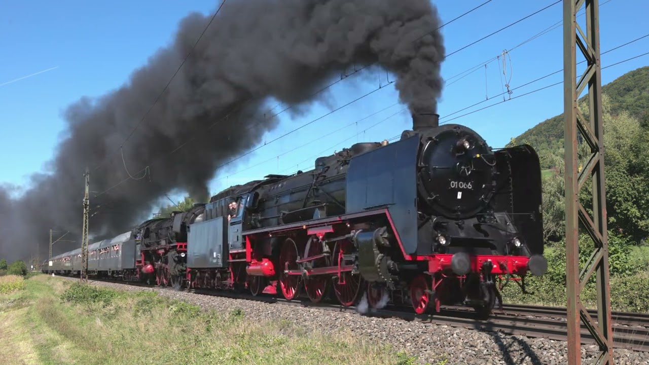 01 066 und 01 180 auf der Filstalbahn zu den Märklin Tagen 2025.