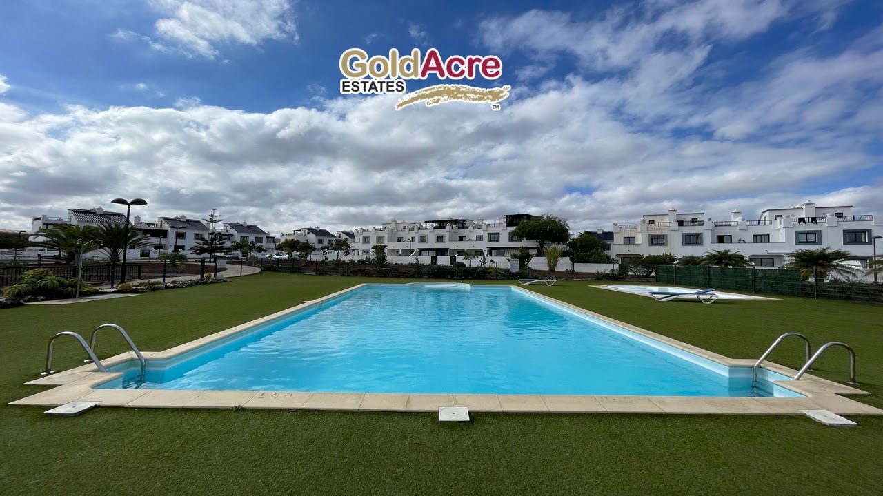 Marina Village 3 bedroom duplex with private patio and roof terrace with panoramic views!!
