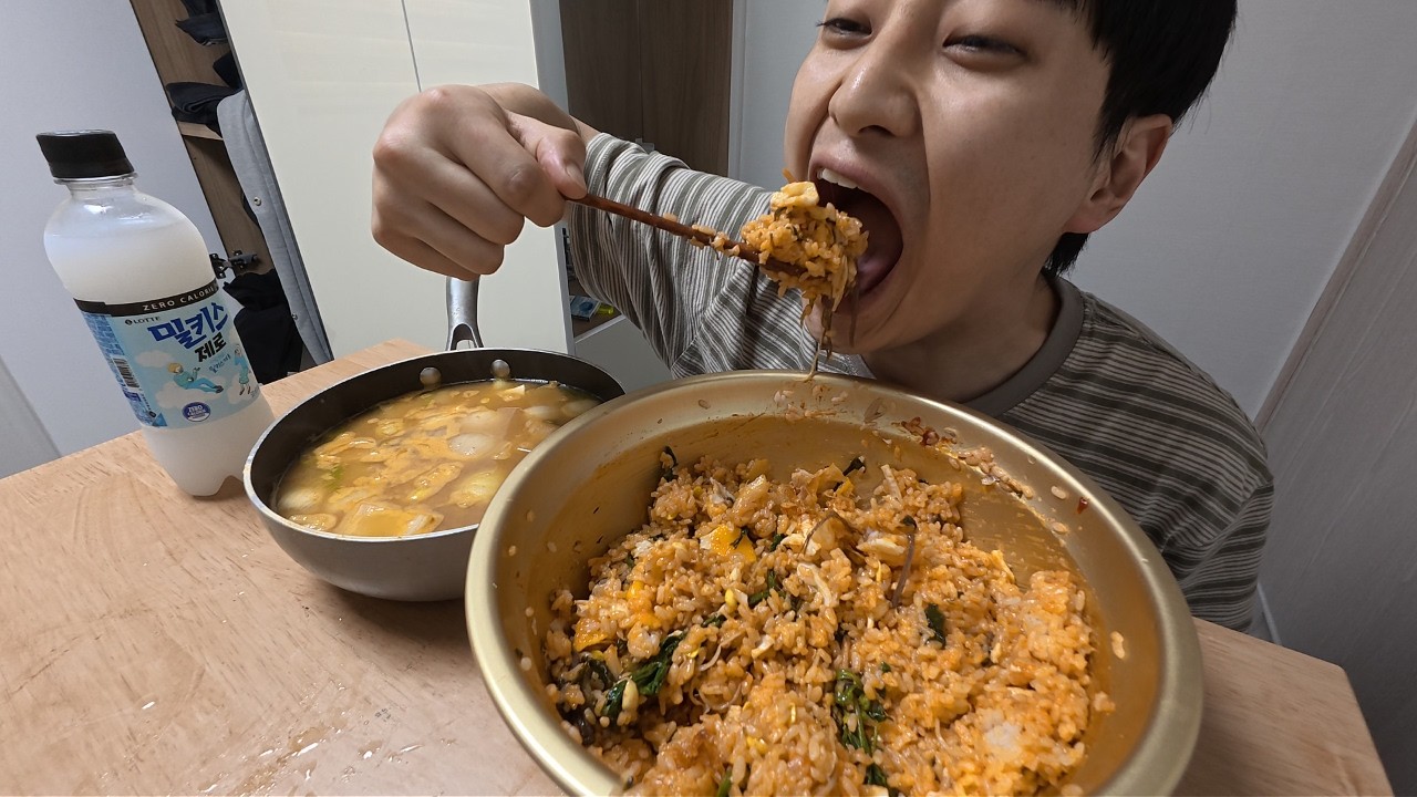 나물 비빔밥(+ 계란후라이 4개) + 된장찌개