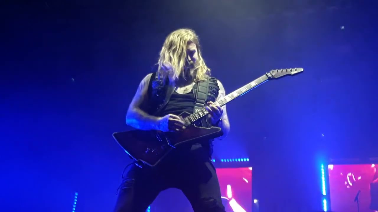 Beyond the Black - Budapest - 2024.04.10 - I Remember Dying (great guitar solo by Chris Hermsd&ouml;rfer)