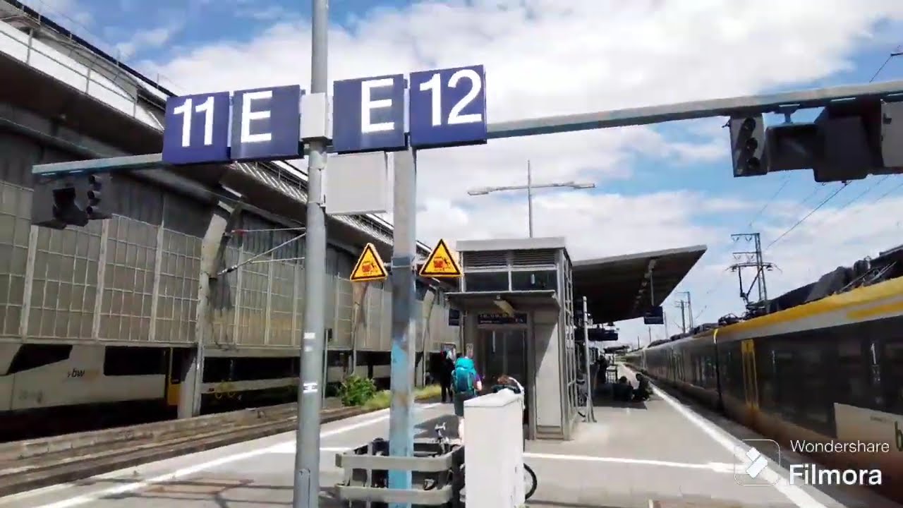 bhf Karlsruhe hbf (Teil2)- Rv, Ire1 n. Stuttgart hbf in Baden-W&uuml;rttemberg am 21.07.24 um 14.35 Uhr