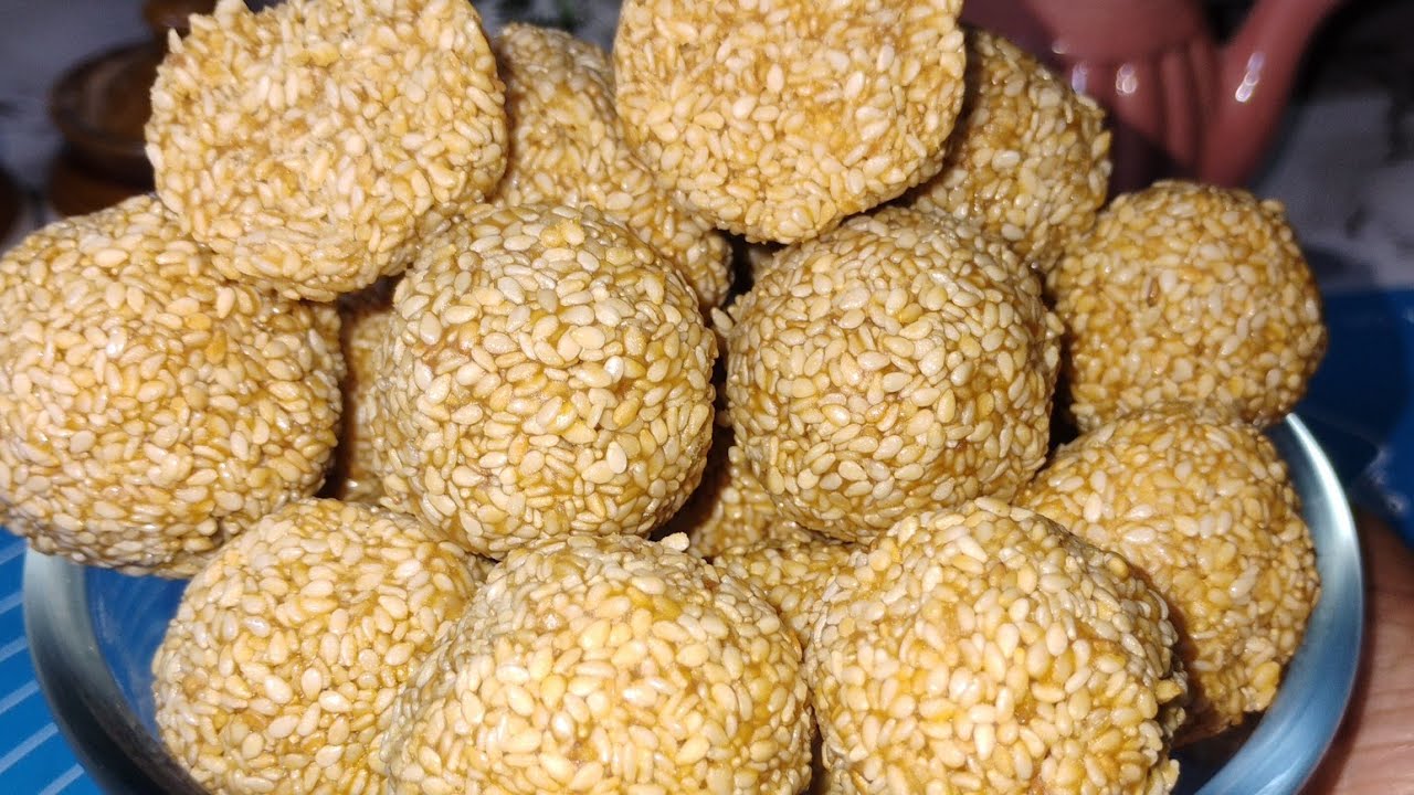 सिर्फ 10 मिनट में बनाएं मकर संक्रांति स्पेशल , तिल गुड़ के लड्डू 🫓#tilkeladdu #sweetsrecipe #viral 