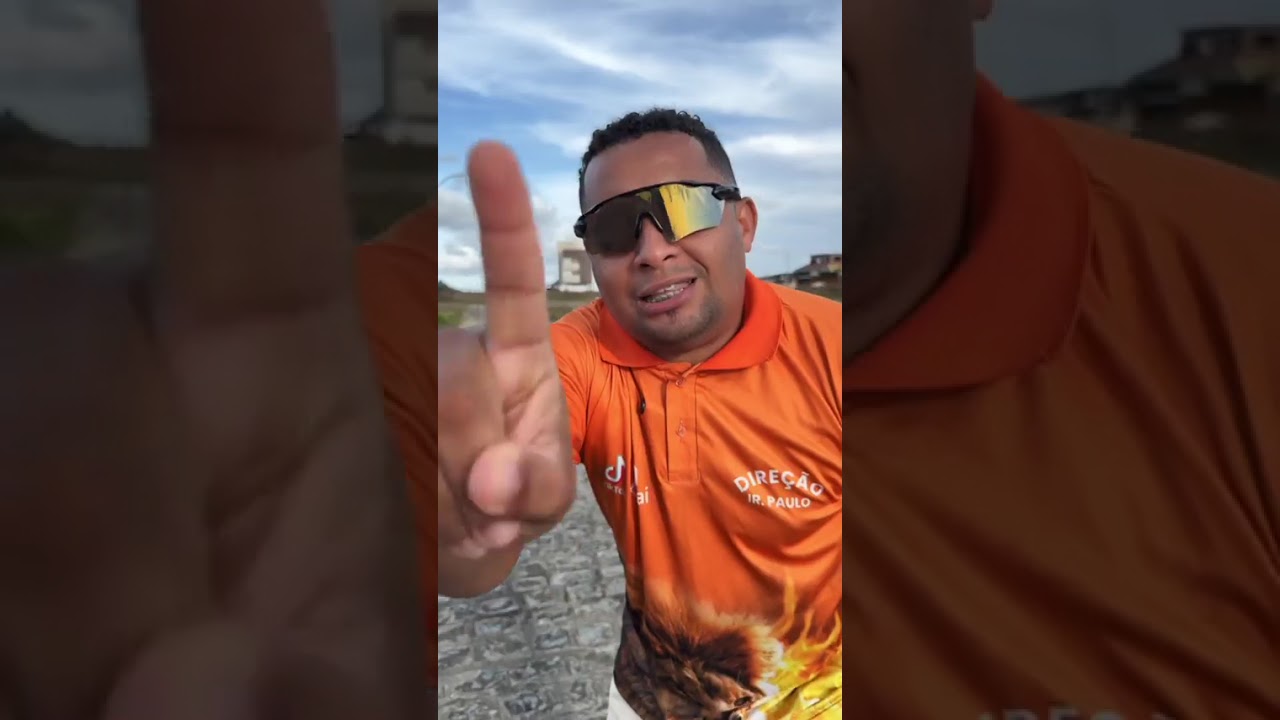 TEM UMA SURPRESA TE ESPERANDO!