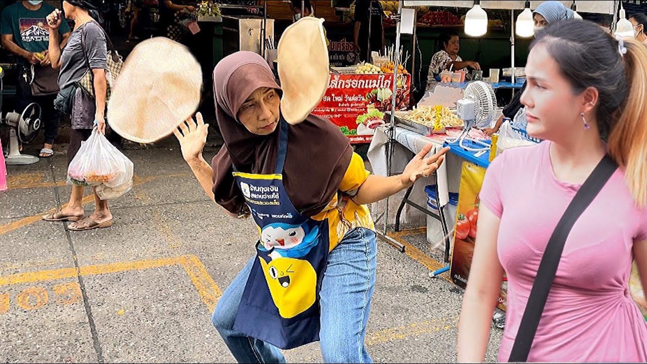 Amazing Skills ! flying pizza dough! Ninja Aunty pizza | Thai street Food