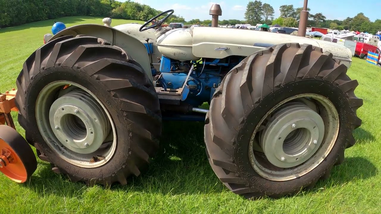 1963 Ford County Super SIX 5.4 Litre 6-Cyl Diesel Tractor (95 HP) with Cultivator