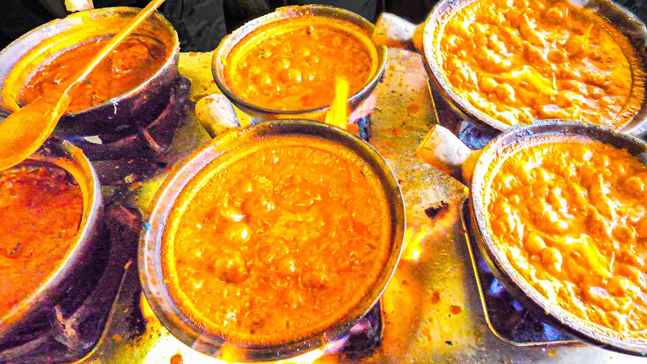 Most UNIQUE Street Food in Malaysia -  INDIAN Claypot BANANA LEAF + Street Food Tour of KL !!!