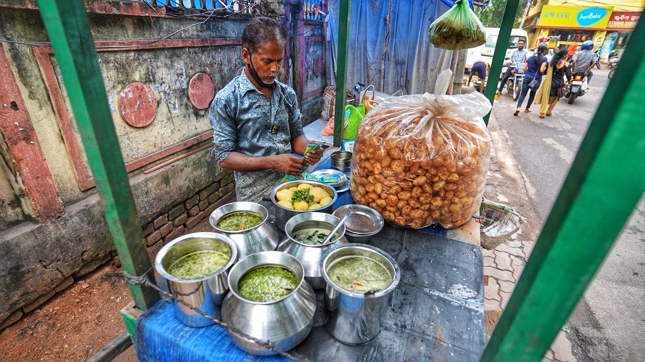 Old Man Selling Pani Puri & 5 Different Flavour Water￼ | 1st Time in Bhubaneswar | Street Food India