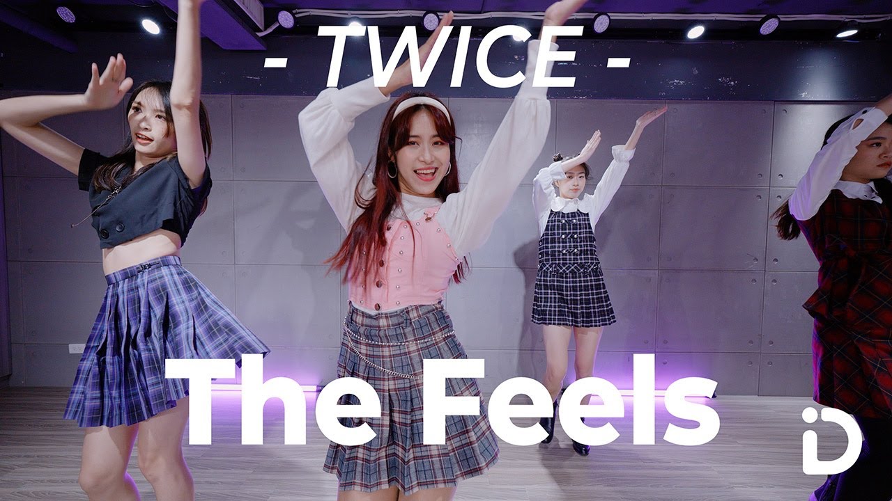 TWICE - The Feels / Momi