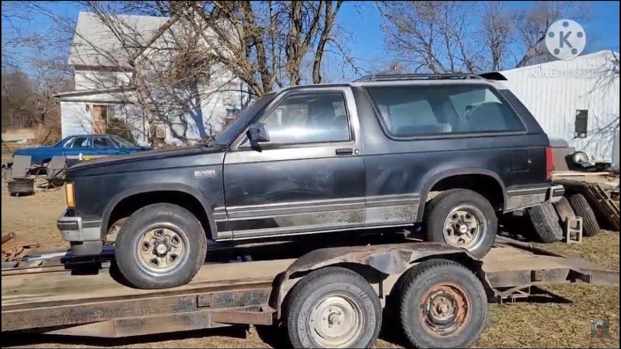 Junkyard Rescue: 1988 S10 Blazer Sport 2WD! Walk around, Will it run, + It has an identical twin????