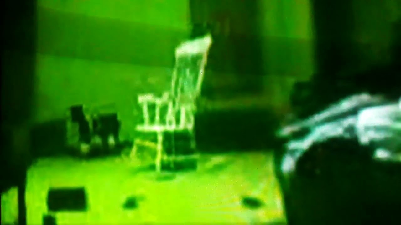 (FNF SONG) - CHAIR - la silla que se mueve sola