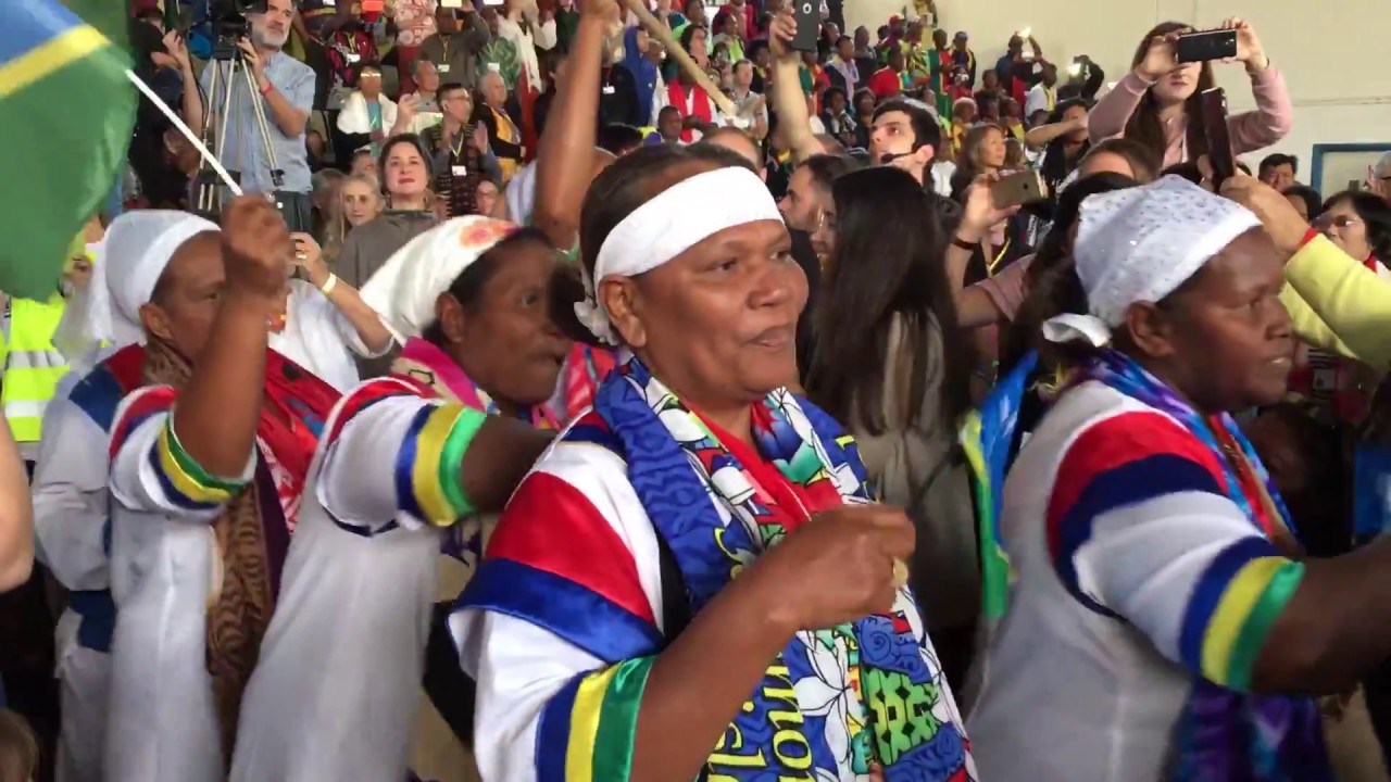 Solomon Islanders Worship & Dance - WTKOG