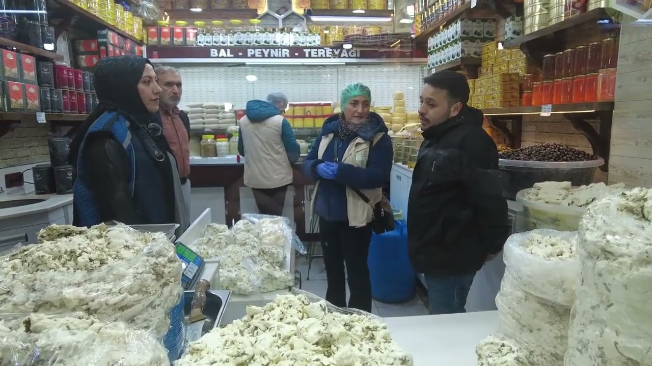 VAN BÜYÜKŞEHİR BELEDİYEMİZ ZABITASINDAN PEYNİRCİLER ÇARŞISI’NDA SIKI DENETİM
