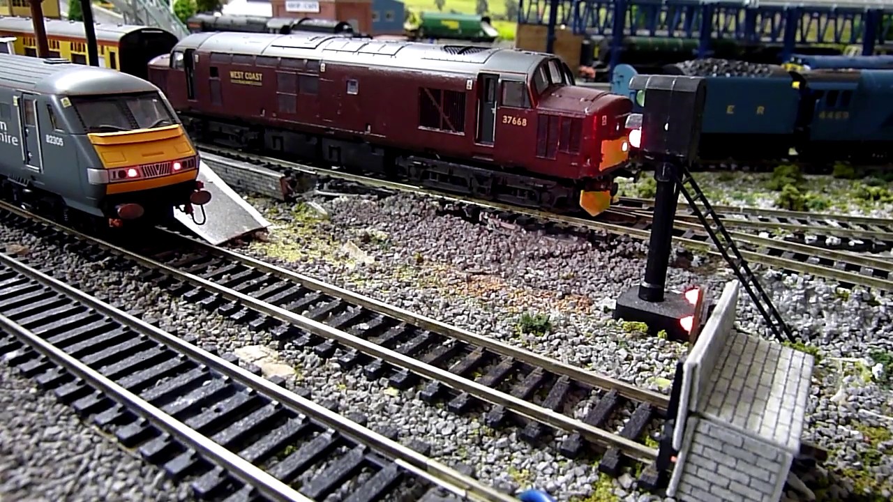 00 Gauge Loft Model Railway - West Coast Train Tour & Heritage Train Run .