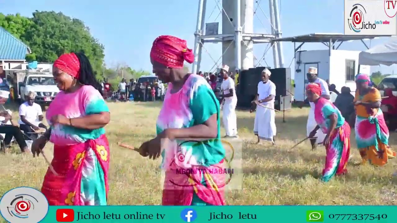 ONA JINSI YA NGOMA YA KIRUMBIZI  KUTOKA  PEMBA INAVYOCHEZWA UTAPENDA ,MC ANOGEWA NA KUINGIA UWANJANI