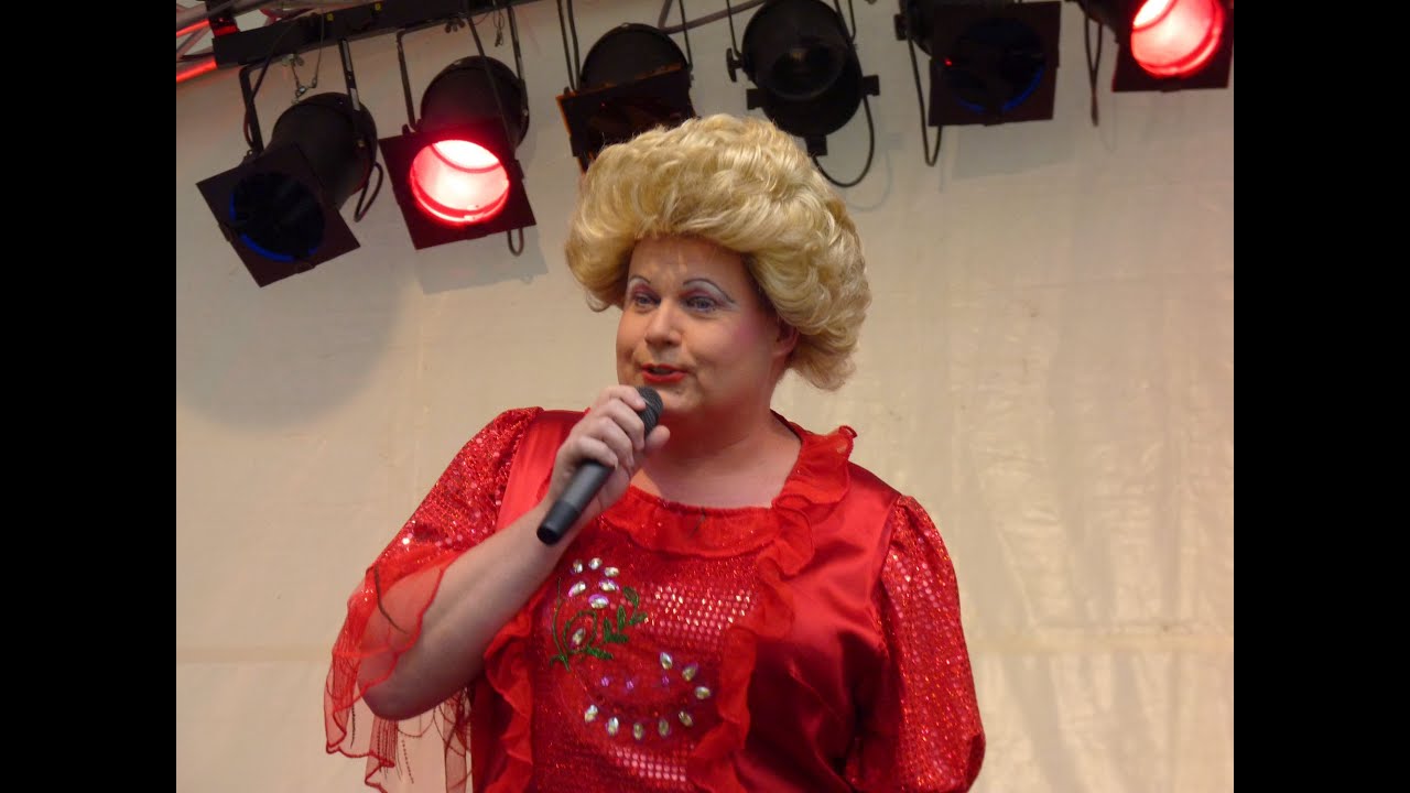 Olga Orange  ein Travestie-Künstler der Spitzenklasse