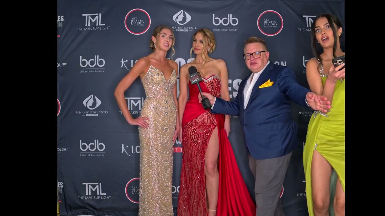 Модели Лорейн Делезио и Райли Этуотер демонстрируют Glaudi @ArtHeartsFashion LAFW
