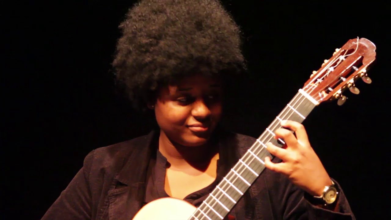 Gabriele Leite plays Jongo - P. Bellinati